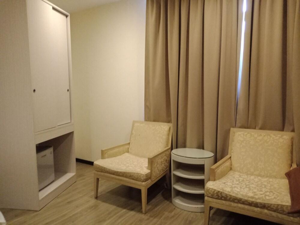 Hotel Zamburger Bukit Segar Cheras Ngoại thất bức ảnh